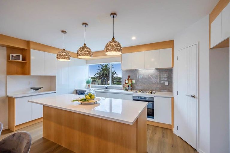 Photo of property in 7c Liston Street, Northcote, Auckland, 0627