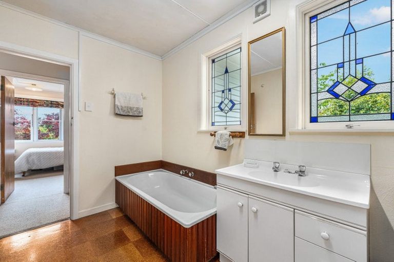 Photo of property in 42 Clifton Terrace, Fitzherbert, Palmerston North, 4410