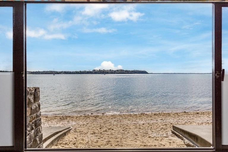 Photo of property in 6 Musick Point Road, Bucklands Beach, Auckland, 2012