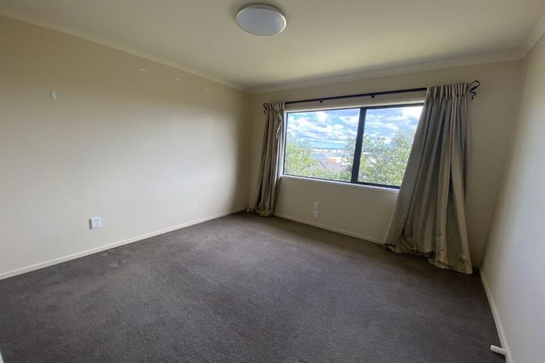 Photo of property in 28 Seamount Drive, Red Beach, 0932