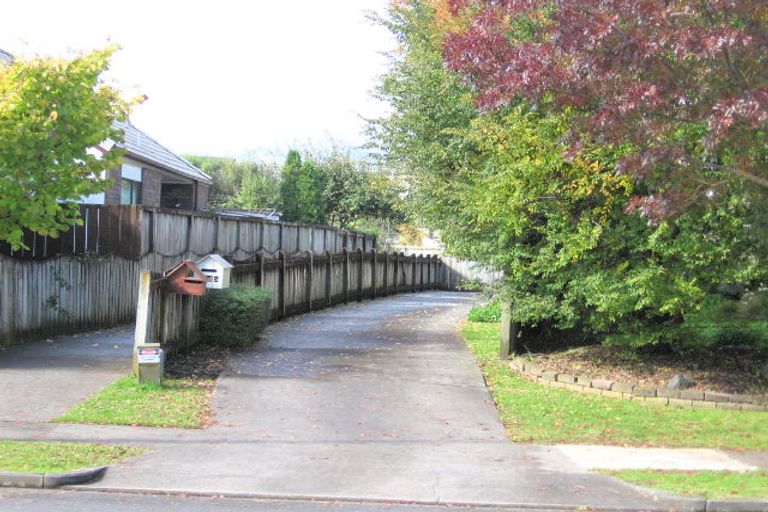 Photo of property in 1/14 Kallaroo Place, Botany Downs, Auckland, 2010