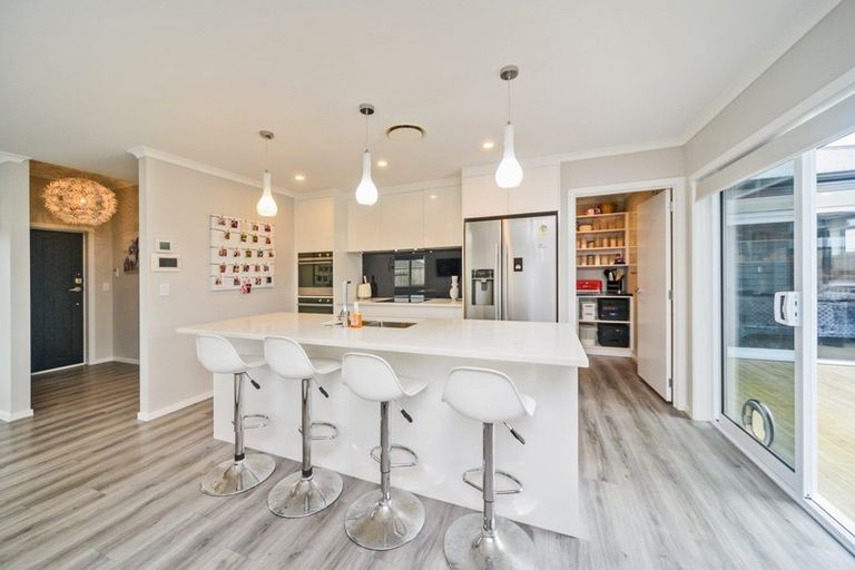 Photo of property in 10 Gibraltar Way, Fitzherbert, Palmerston North, 4410