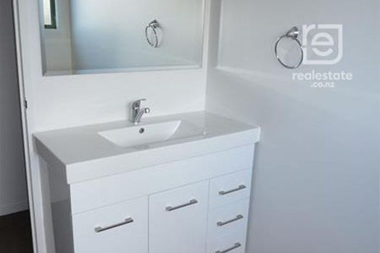 Photo of property in 60a Henwood Road, Mangere East, Auckland, 2024