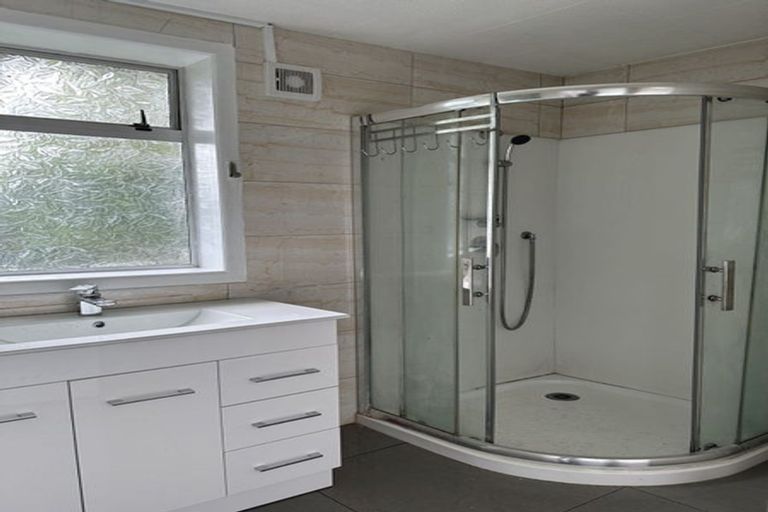 Photo of property in 7 Ellice Road, Totara Vale, Auckland, 0629