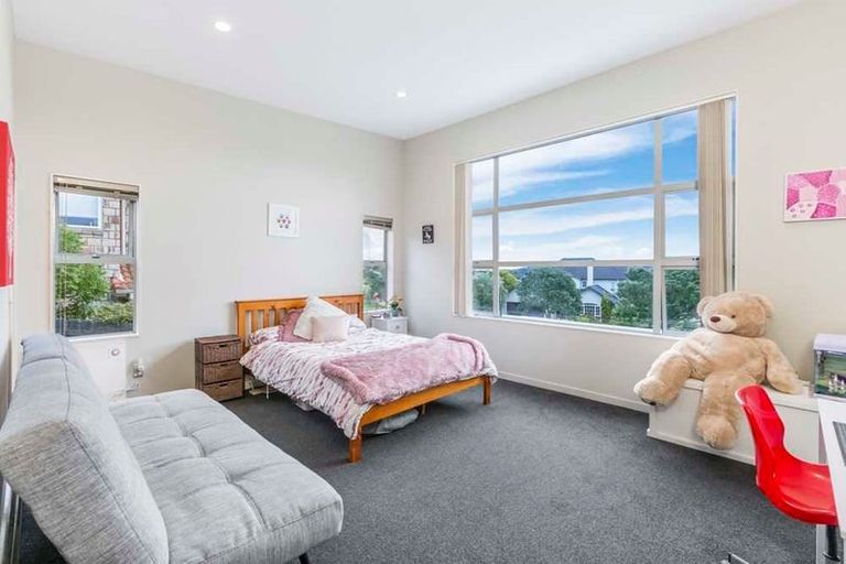 Photo of property in 24 Kittiwake Drive, Schnapper Rock, Auckland, 0632