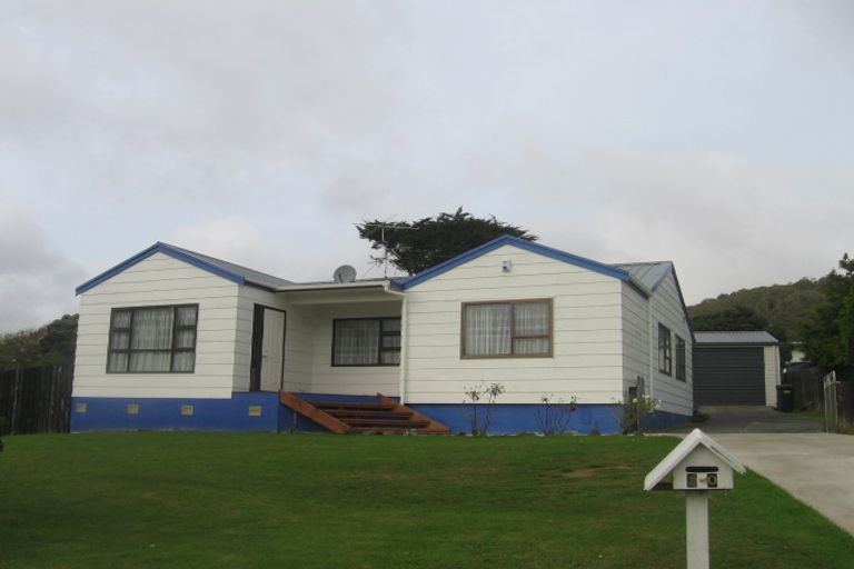 Photo of property in 110 Omapere Street, Whitby, Porirua, 5024