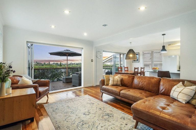 Photo of property in 4/37 Onewa Road, Northcote, Auckland, 0627
