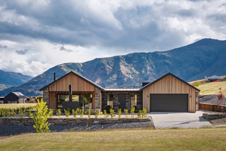 Photo of property in 30 Carrickmore Crescent, Wanaka, 9305