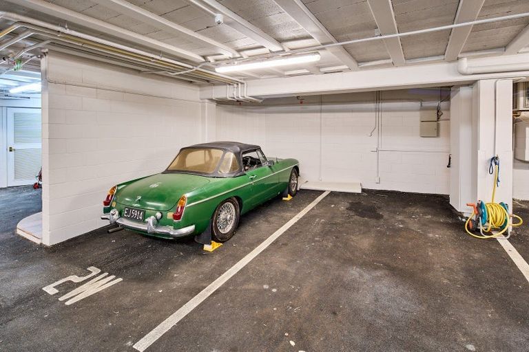 Photo of property in 2/326 Oriental Parade, Oriental Bay, Wellington, 6011