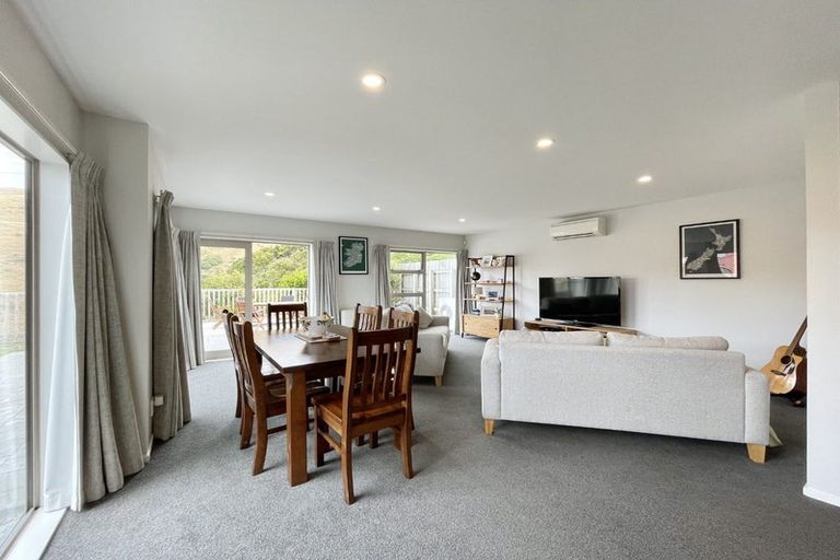 Photo of property in 23 Gifford Grove, Churton Park, Wellington, 6037