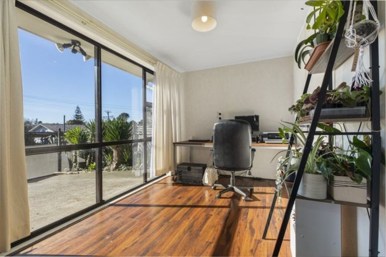 Photo of property in 108b Colwill Road, Massey, Auckland, 0614