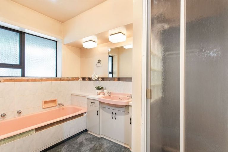 Photo of property in 26 Bryndwr Road, Fendalton, Christchurch, 8052
