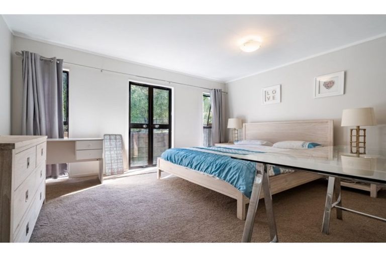 Photo of property in 121 Astley Avenue, New Lynn, Auckland, 0600