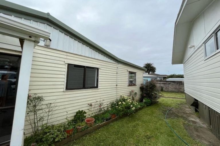 Photo of property in 36 Mckinstry Avenue, Mangere East, Auckland, 2024