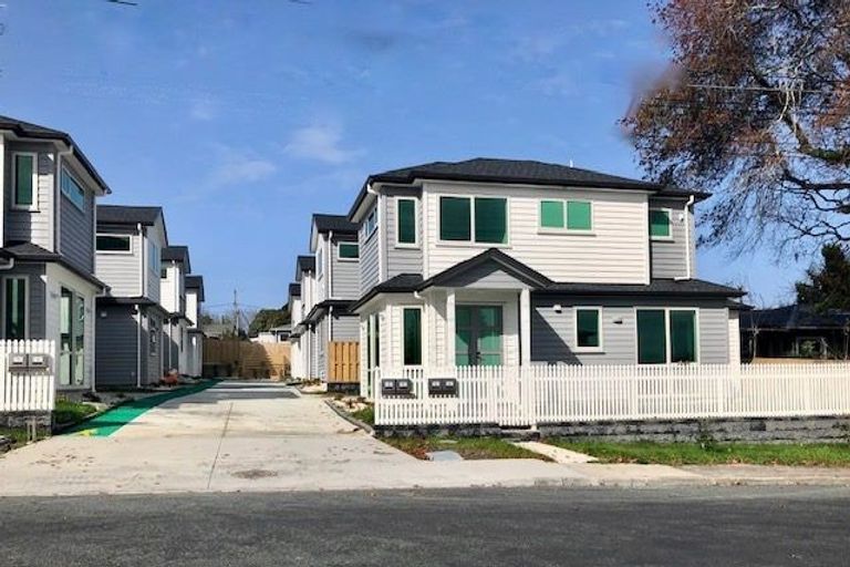 Photo of property in 4a Sherwood Avenue, Te Atatu South, Auckland, 0610