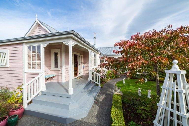 Photo of property in 10 Cotter Street, Greytown, 5712