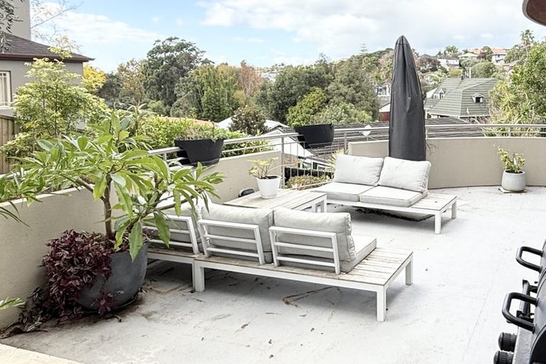 Photo of property in 701b Beach Road, Rothesay Bay, Auckland, 0630