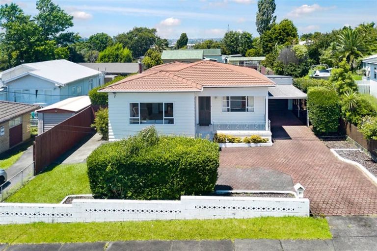 Photo of property in 81 Lynwood Road, New Lynn, Auckland, 0600