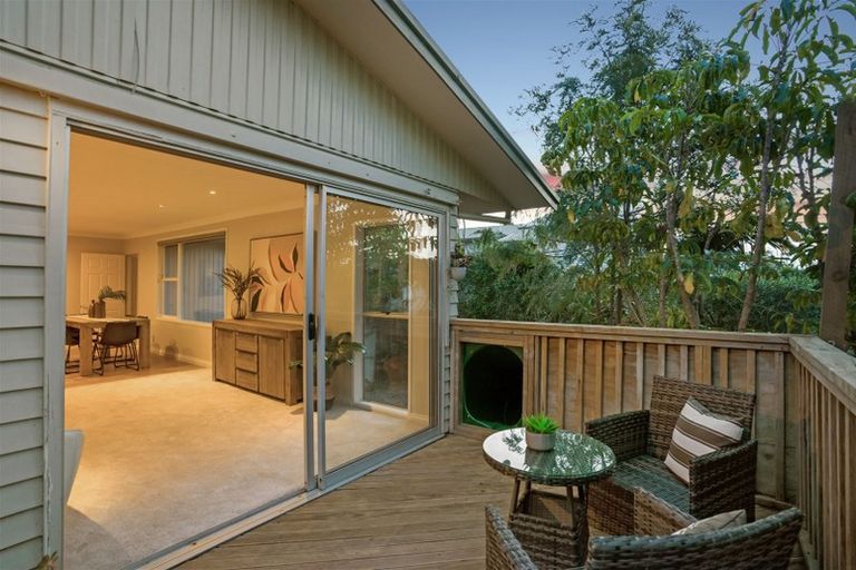 Photo of property in 21 Holt Avenue, Torbay, Auckland, 0630
