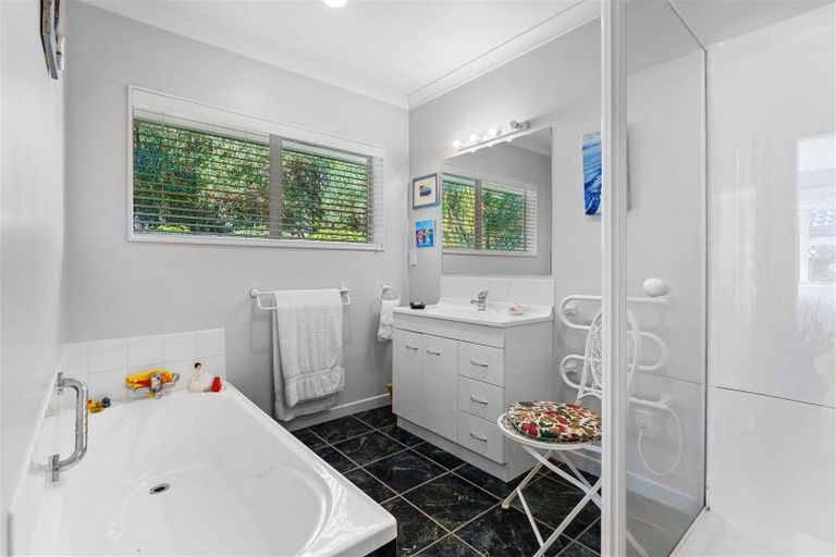 Photo of property in 29b Karu Crescent, Waikanae, 5036