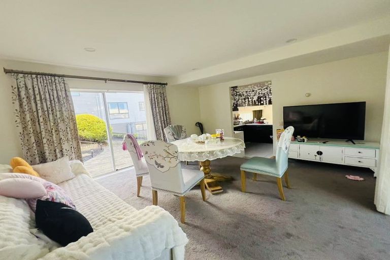 Photo of property in 15 Constable Lane, West Harbour, Auckland, 0618