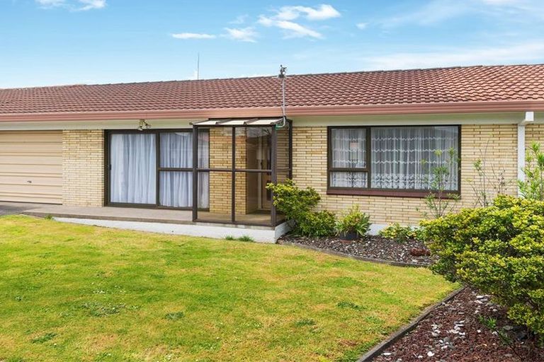 Photo of property in 2/24 Prictor Street, Papakura, 2110