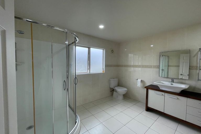 Photo of property in 32 Kaseng Place, East Tamaki Heights, Auckland, 2016