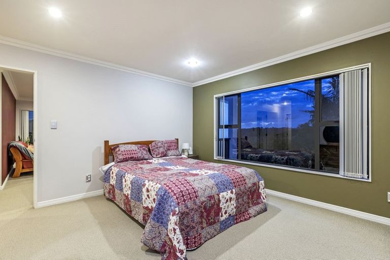 Photo of property in 10 Oak View Terrace, Schnapper Rock, Auckland, 0632