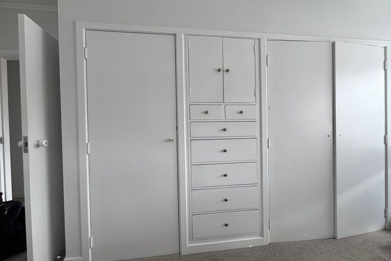 Photo of property in 36 Tio Tio Road, Miramar, Wellington, 6022