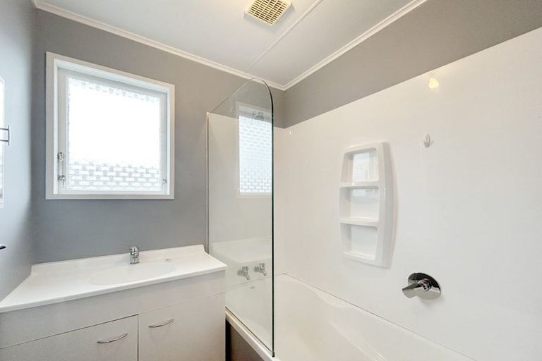 Photo of property in 31 Abraham Crescent, Milson, Palmerston North, 4414