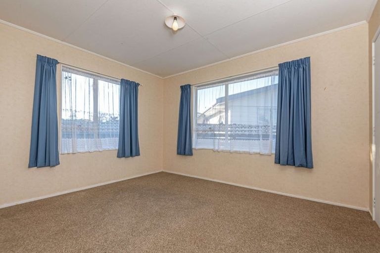Photo of property in 48 Apollo Parade, Milson, Palmerston North, 4414