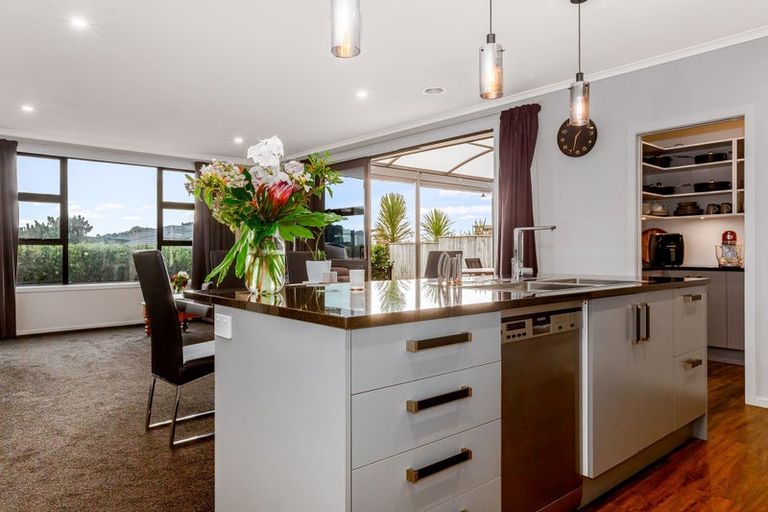 Photo of property in 5 Waitaria Terrace, Aotea, Porirua, 5024