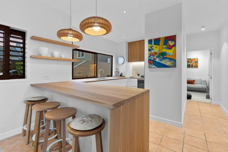 Photo of property in 14b Alfred Street, Northcote Point, Auckland, 0627