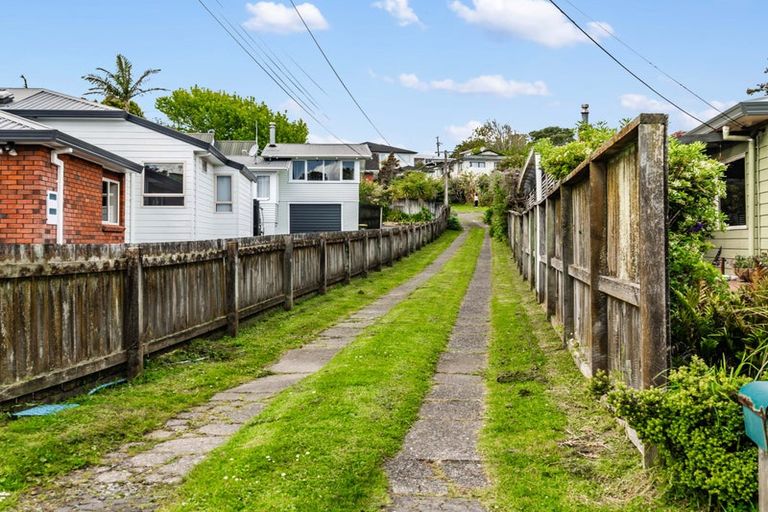 Photo of property in 27 Merriefield Avenue, Forrest Hill, Auckland, 0620