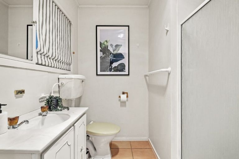 Photo of property in 8 Terrylyn Drive, Hillcrest, Auckland, 0627