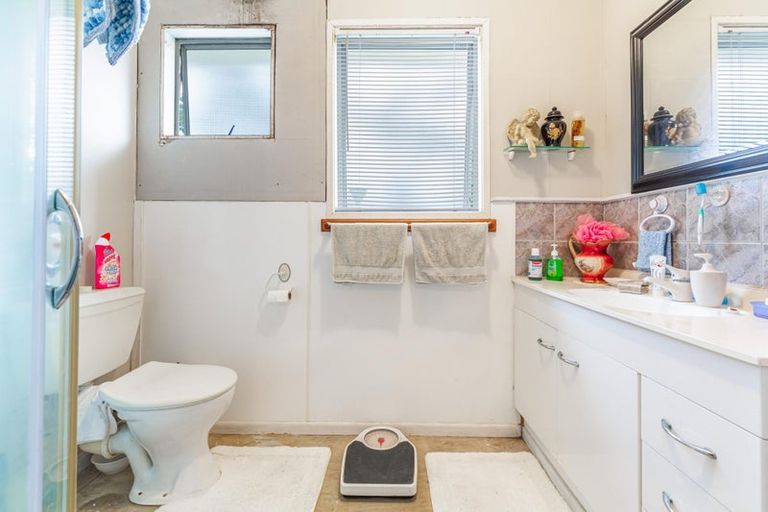 Photo of property in 62 Kamara Road, Glen Eden, Auckland, 0602