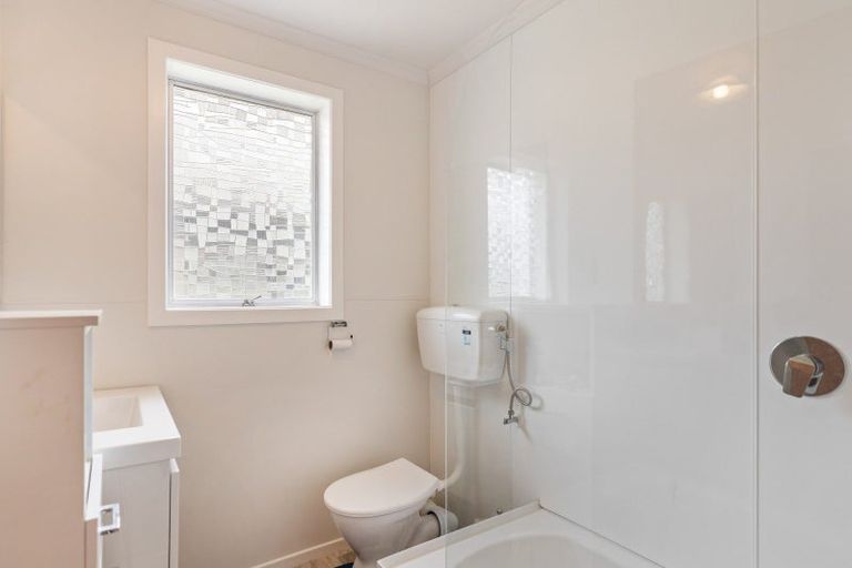 Photo of property in 6b Davies Lane, New Plymouth, 4310