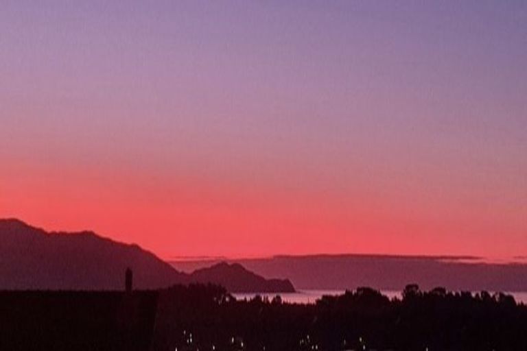 Photo of property in 8 Trig Hill Terrace, Waikanae Beach, Waikanae, 5036