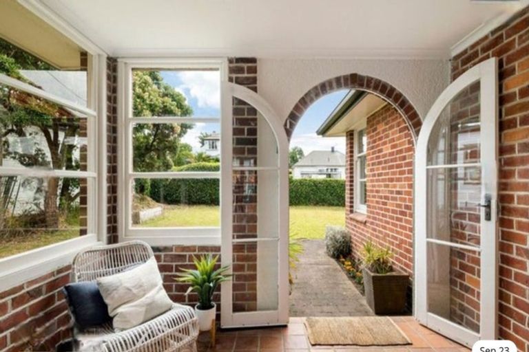 Photo of property in 31 Norwood Road, Bayswater, Auckland, 0622