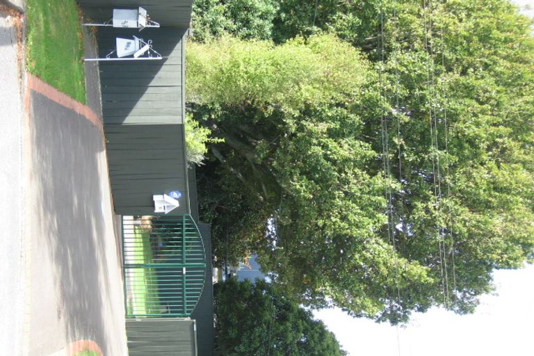 Photo of property in 96a Heretaunga Square, Silverstream, Upper Hutt, 5019