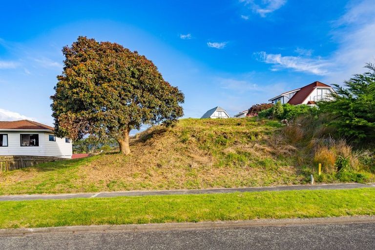 Photo of property in 39 Hicks Crescent, Waikanae Beach, Waikanae, 5036
