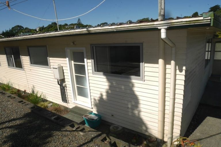 Photo of property in 137a Newlands Road, Newlands, Wellington, 6037