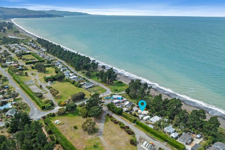 Photo of property in 15 South Crescent, Amberley, 7481