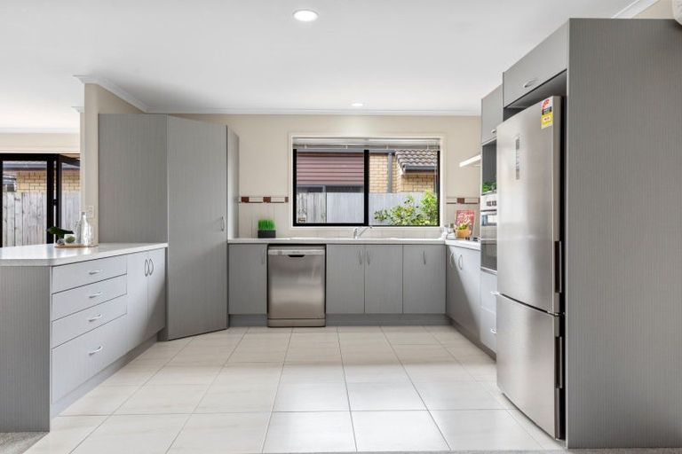 Photo of property in 35 Golden Sands Drive, Papamoa Beach, Papamoa, 3118