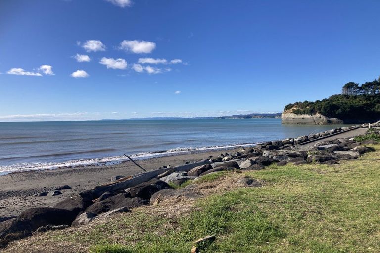 Photo of property in 91 Seventh Avenue, Urenui, 4377