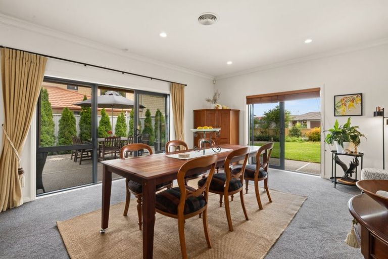 Photo of property in 2 Redwood Close, Havelock North, 4130