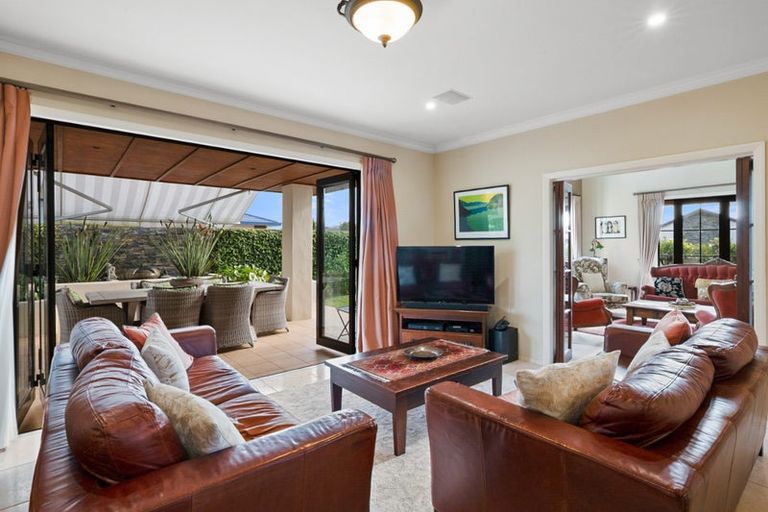 Photo of property in 8 Tupare Place, Highlands Park, New Plymouth, 4312