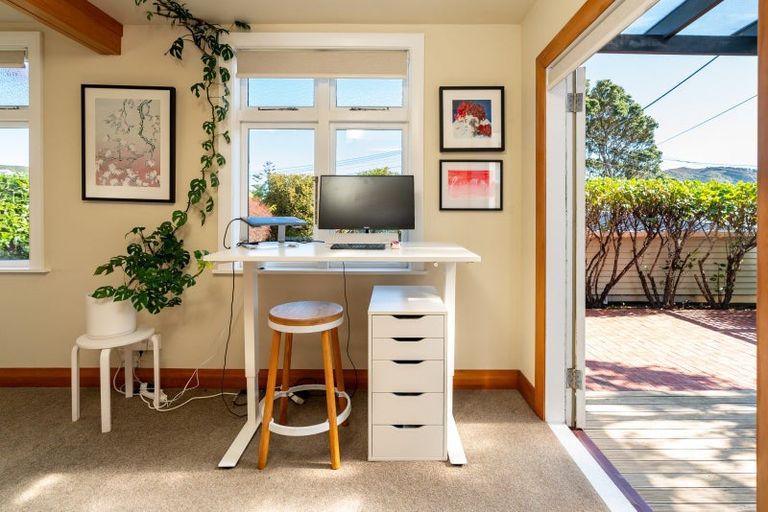 Photo of property in 97 Creswick Terrace, Northland, Wellington, 6012