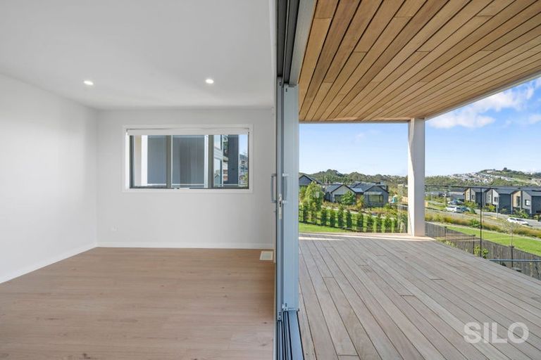 Photo of property in 35 Kikorangi Drive, Wainui, Silverdale, 0992