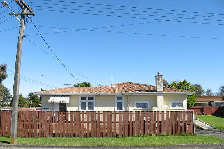 Photo of property in 16 Oxford Street, Marton, 4710